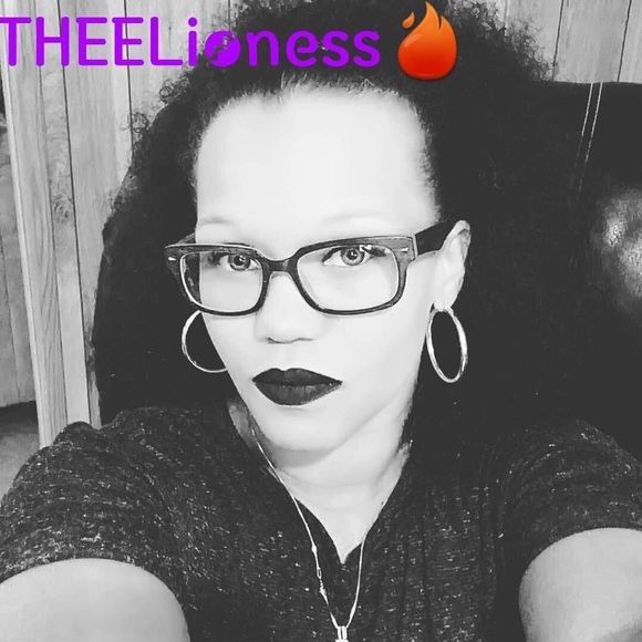 Meet your Posher, MeMe🔥💜 - Picture 5 of 6